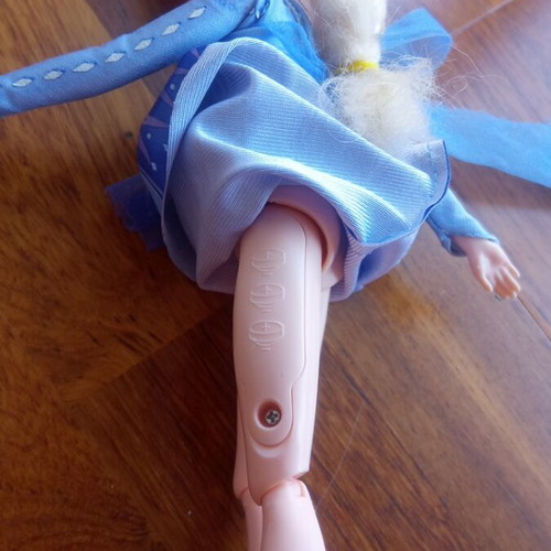 Frozen Elsa singing and Anna light-up dolls used