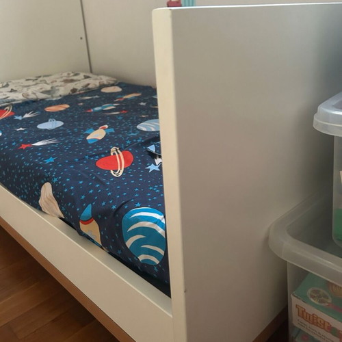 Casababy Zoom convertible baby cot and bed 70×140 with Greco Strom Thalis mattress and waterproof cover like new