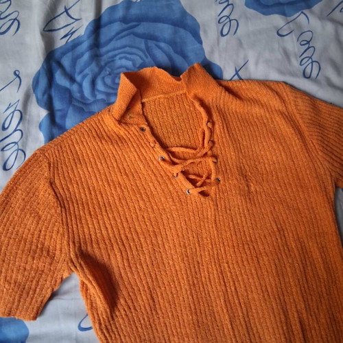 Knitted blouse size M like new, orange