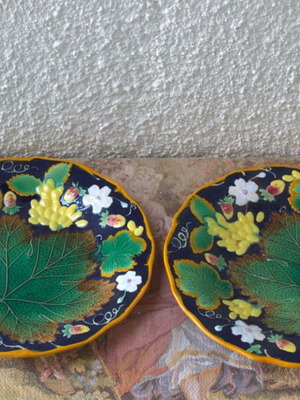 William Brownfield Majolica Leaf and Strawberry 2 Plates like new