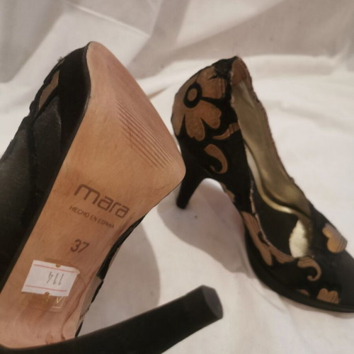 Used women's black pumps size 37