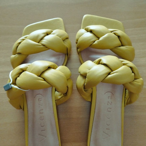Vicenza leather sandals size 37, new, yellow
