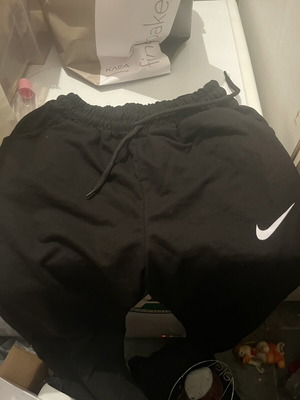 Γυναικεία μαύρη φόρμα Nike, μέγεθος S