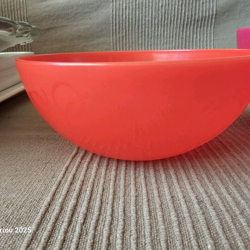 Kitchen bowls like new, set of 3 sizes