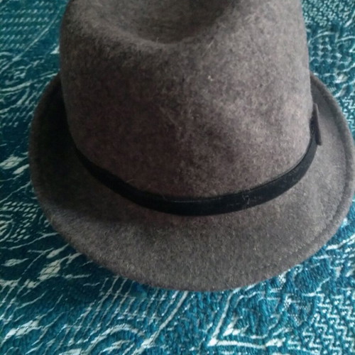 Hat unused with unique color and design