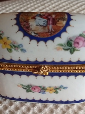 Vintage Limoges porcelain jewelry box with floral decoration