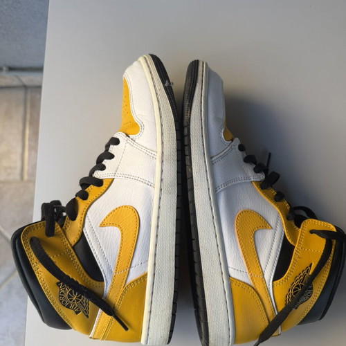 Jordan sneakers size 43 yellow like new