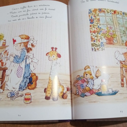 Sarah Kay album used with illustrations, Romanian language