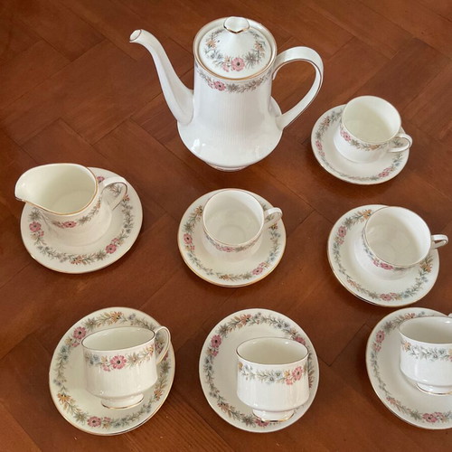 Royal Albert Paragon Belinda tea set, 6 cups with saucers, tall teapot and creamer