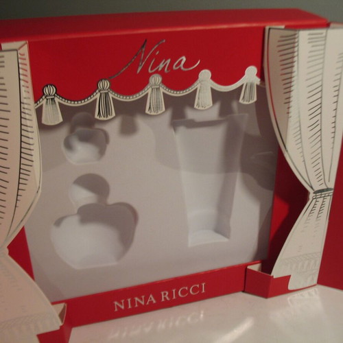 Nina Ricci perfume box like new