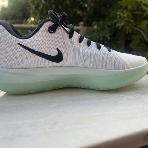 Nike Air Zoom G.T.Cut Academy 2 basketball shoes, size 40.5, white