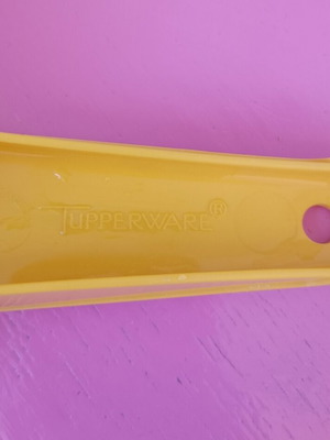 Tapperware colander like new, yellow