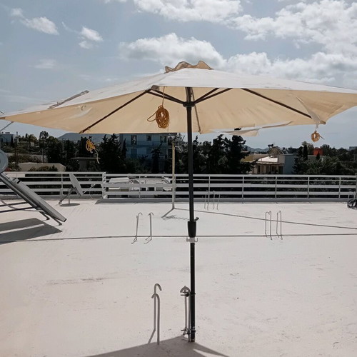 Garden veranda umbrella like new, aluminum frame without canopy