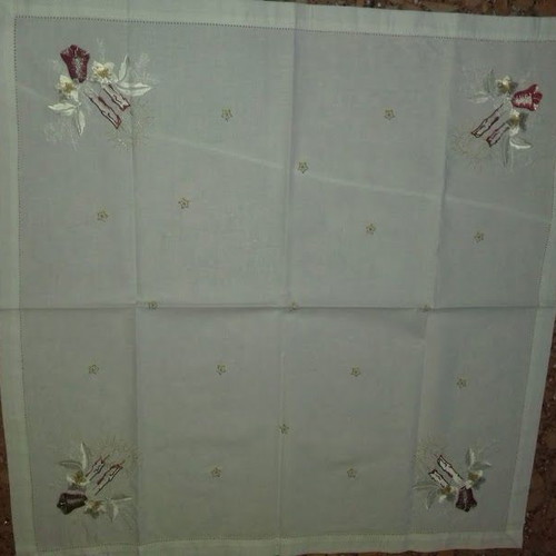 Tablecloth 85x85 like new, perfect for Christmas
