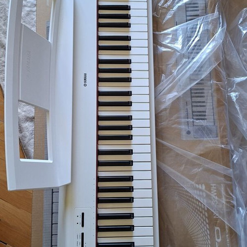Yamaha NP-32 digital piano white, new, 76 keys