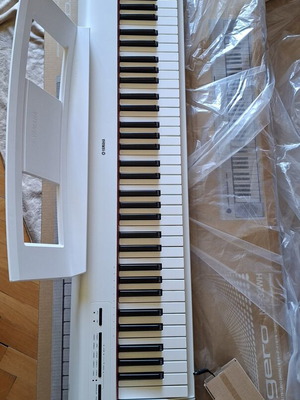 Yamaha NP-32 digital piano white, new, 76 keys