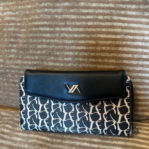 Verde wallet slightly used