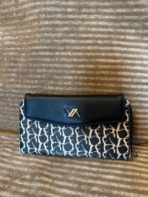 Verde wallet slightly used