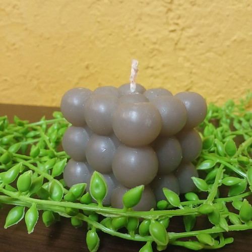 Candle new with glitter accents, non-vegetal