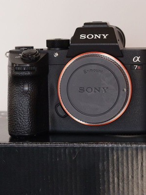 Sony A7R III A body σαν καινούργια, φωτογραφική μηχανή 42.4MP full-frame