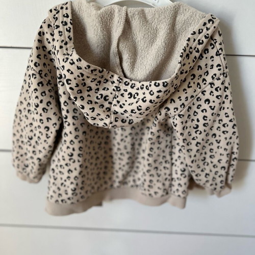 Leopard print sweatshirt used 18-24 months with light fluffy interior