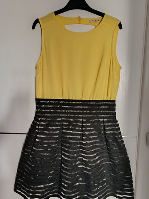 Italian dress with unique design like new, size S/M