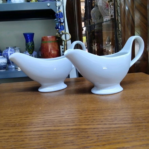 Porcelain gravy boat set GISA Hotel Porcelain like new, 2 pieces