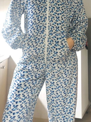 Onesie pajama with hood and zipper like new, warm winter XL