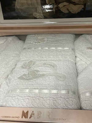 Bath set new with 2 bathrobes and 6 towels