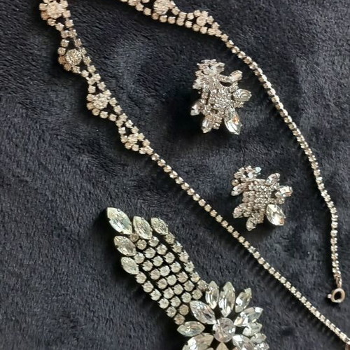 Rhinestone jewelry set with clip-on earrings, like new