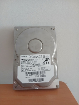 Hitachi Deskstar 40GB HDD without plastic on pins
