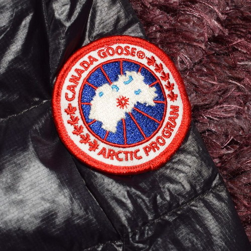 Canada Goose HyBridge Lite Hooded Down women's jacket used, size M, black