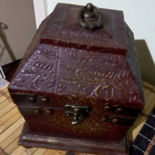 Jewelry box used brown with floral decoration