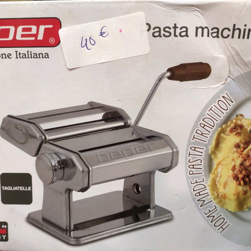 Beper pasta machine like new, 4 pasta shapes