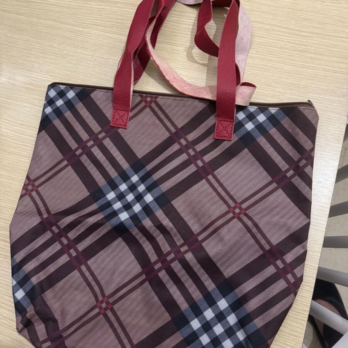 Fabric hand bag used with zipper