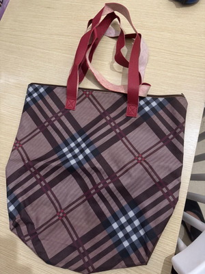 Fabric hand bag used with zipper