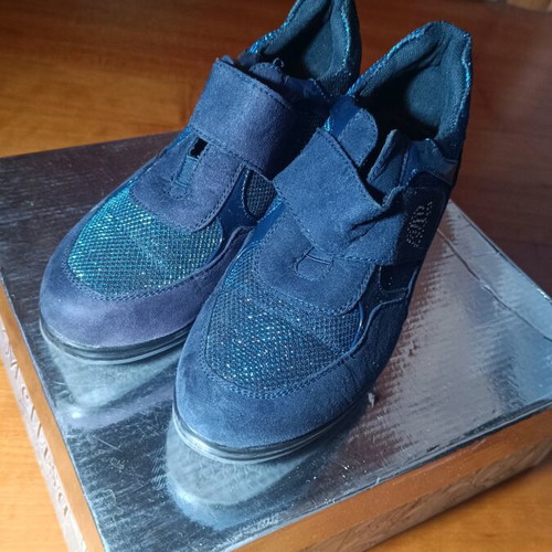 B&D blue athletic shoes like new, size 37