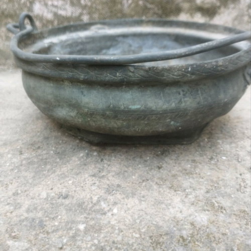 Bronze vessel