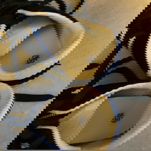 Αθλητικά παπούτσια νούμερο 39 μαύρα και άσπρα σαν καινούργια