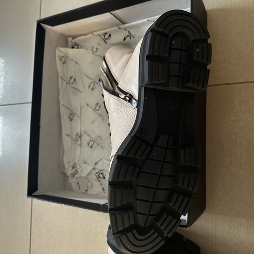 Mourtzi beige leather ankle boots like new, size 39