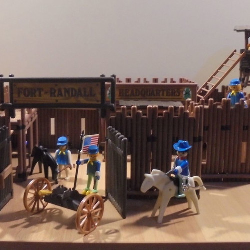 Playmobil Fort Randall officers' fort used