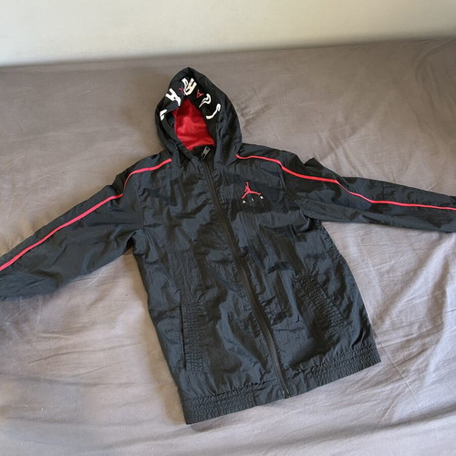 Jordan windbreaker unisex, like new, black and red, size L