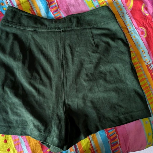 BSB velvet shorts in comfortable fit, size 38