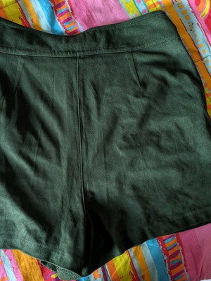 BSB velvet shorts in comfortable fit, size 38