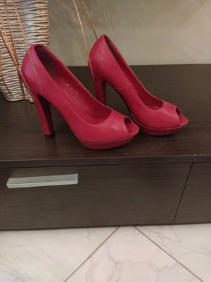 leather pump