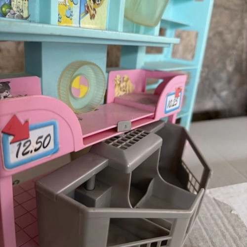 Mattel Barbie veterinary clinic used in good condition