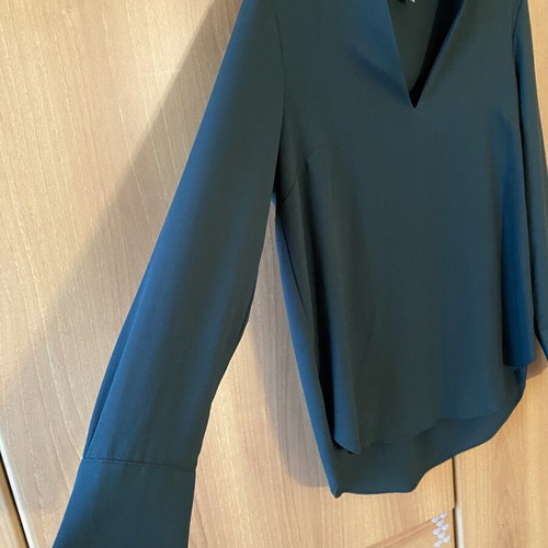 Celestino women's blouse new, V-neck, long sleeves, green