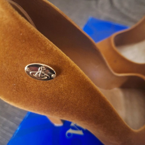 Vivienne Westwood tan suede pumps used, size 37