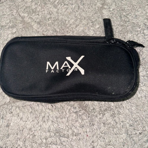 Max Factor toiletry bag like new with compartments, black
