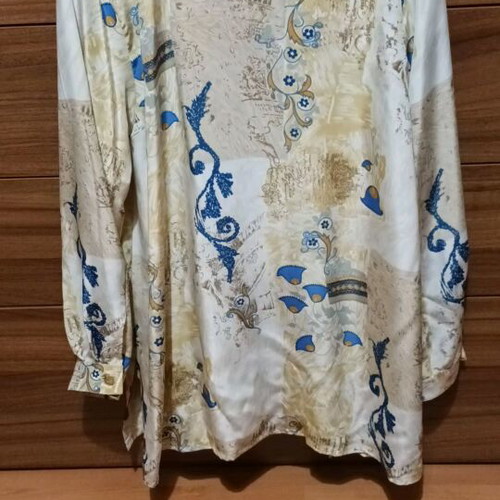 Tunic shirt like new, size L, with gold buttons